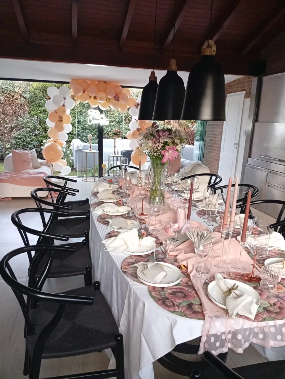 Decoración de mesa de evento por Bennu Eventos